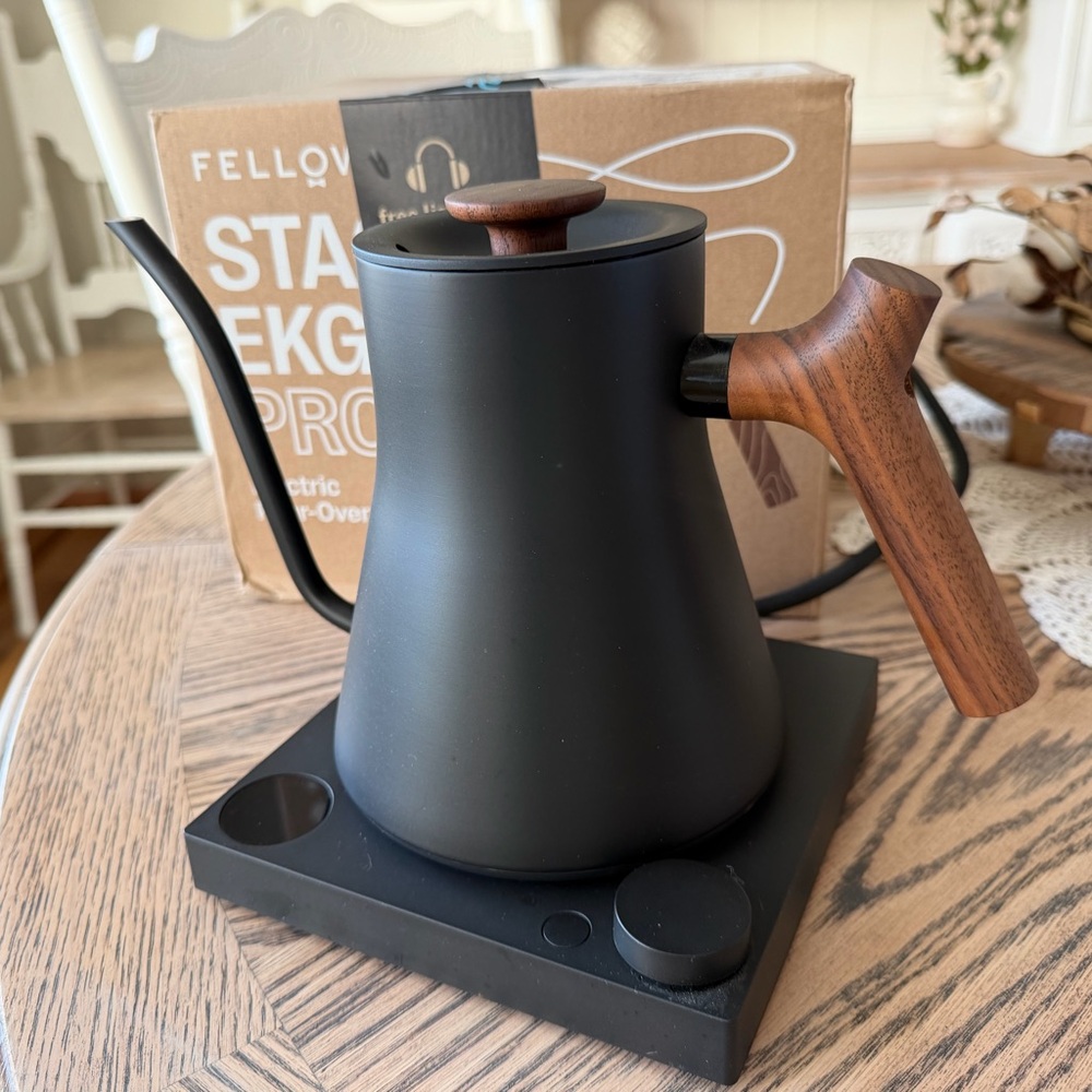 Stagg EKG Electric Pour-Over Kettle - Black with Walnut Handle - Picture 2 of 6